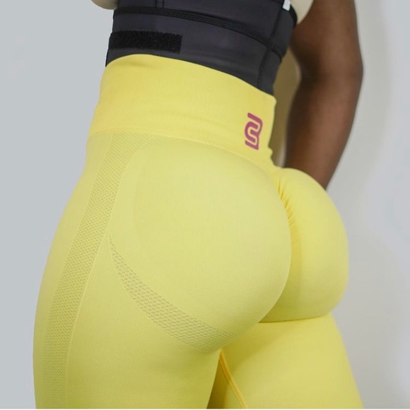 🍑🍋CakeBody leggings in Lemonade🍋🍑 Scrunchbutt - Picture 2 of 4